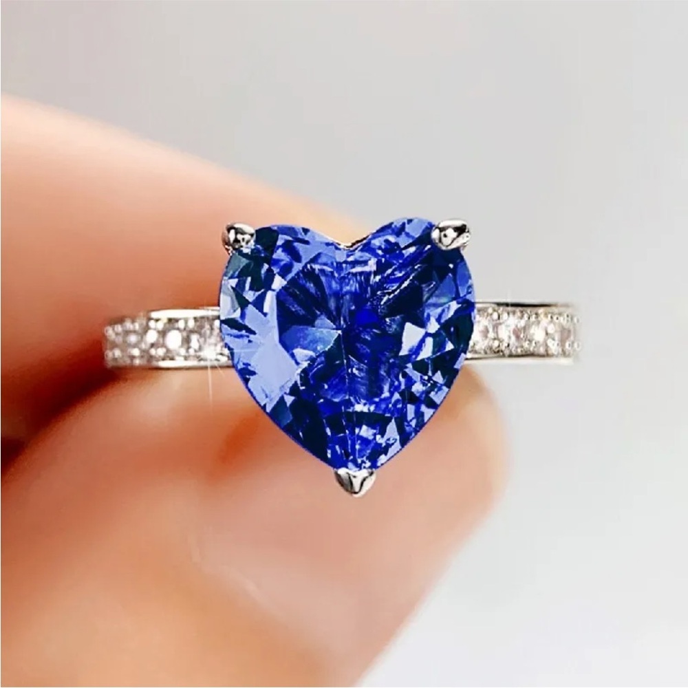 WEDDING RING - Picture 2 of 8